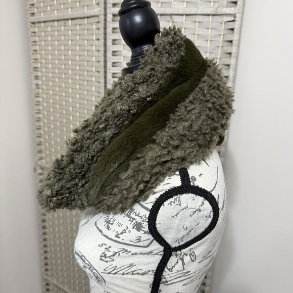 New Anthropologie Mixed Faux Fur Infinity Scarf Dark Olive Green Moss - Picture 2 of 10